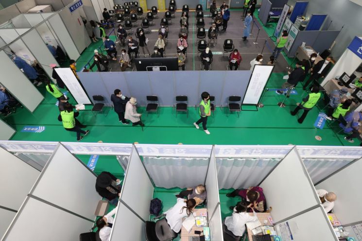 서대문구, 백신 접종 75세 이상 주민 '돌봄SOS센터 서비스' 연계