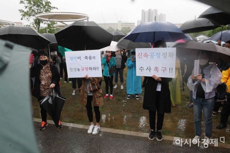 [포토]반포한강공원 찾아 손정민 군 추모하는 시민들 