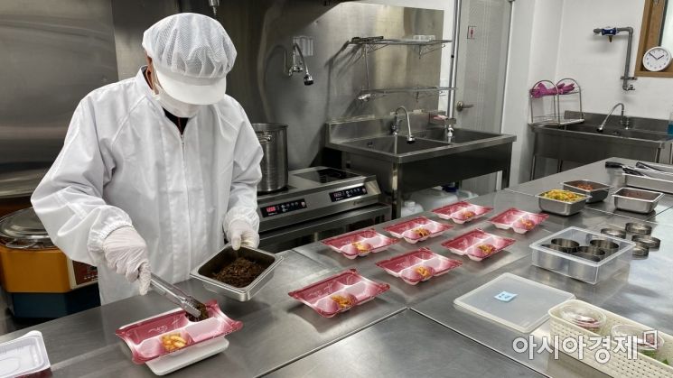 성장하는 실버푸드 시장, 고령친화식품으로 선도하는 기업