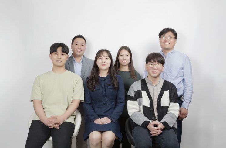 (좌측 상단부터 시계방향) 손재성 교수, 최문기 교수, 김주영 교수, 양우정 연구원, 조소영 연구원, 황경석 연구원. [이미지출처=유니스트]