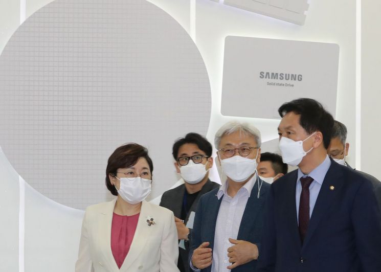 삼성 방문해 '반도체 대책 강구' 약속한 野… 민심잡기 총력전(종합)