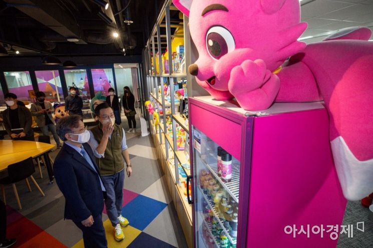 [포토]스마트스터디 방문한 권칠승 장관