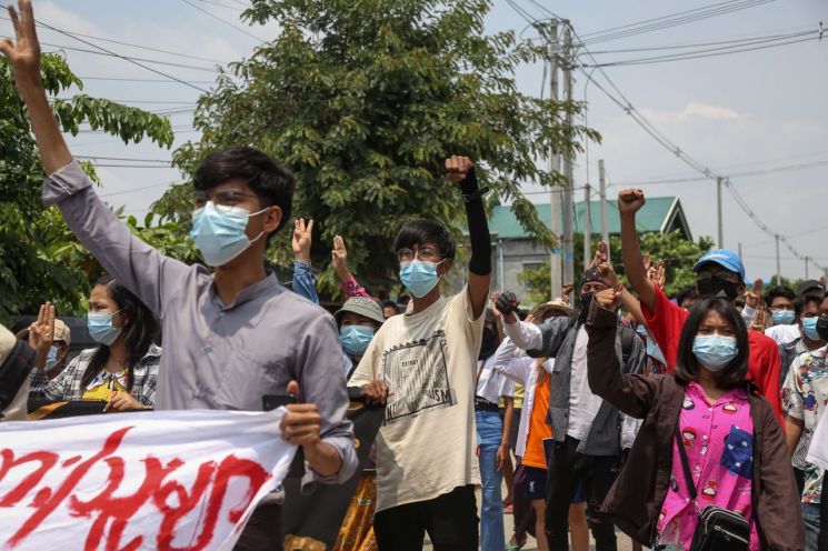 미얀마 쿠데타 사망자 800명 넘어