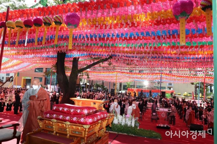 포토 2021년 부처님오신날 법요식 - 아시아경제