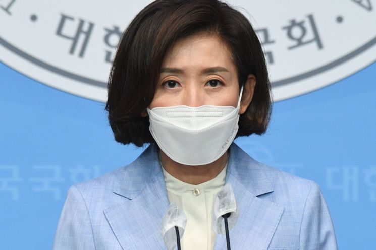 나경원 전 국민의힘 의원이 20일 오전 서울 여의도 국회 소통관에서 기자회견을 열고 당대표 경선 출마를 선언하고 있다. [이미지출처=연합뉴스]