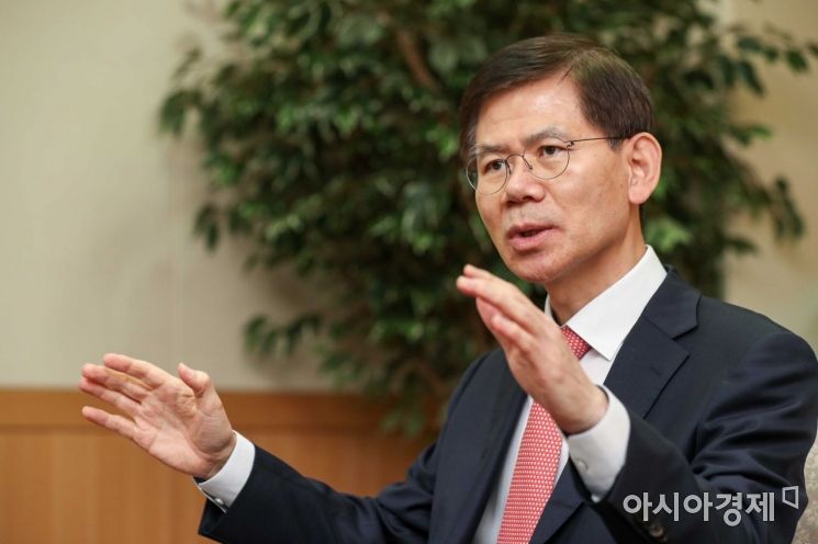 김순철 대중소기업농어업협력재단 사무총장이 20일 서울 구로구 대중소기업농어업협력재단에서 인터뷰 하고 있다./강진형 기자aymsdream@