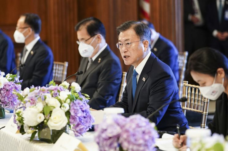 문 대통령 만나자 울컥한 美 의원 순자씨…"감격스러워"