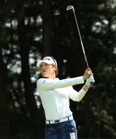 박주영이 두산매치플레이챔피언십 8강전 3번홀에서 티 샷을 하고 있다. 사진제공=KLPGA