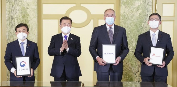 정부 "'삼바 생산' 백신 국내도입 추진…모더나, 韓에 백신시설 투자"(종합)