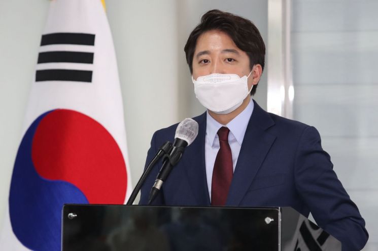 이준석 전 국민의힘 최고위원이 지난 20일 오후 서울 여의도 국민의힘 중앙당사에서 당 대표 출마 선언을 하고 있다. [이미지출처=연합뉴스]