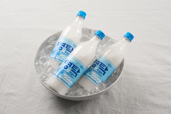 '소비자 입맛을 사로잡다' 예천양조㈜, '영탁막걸리'로 2021년 막걸리 열풍 앞장서 - 아시아경제 '소비자 입맛을 사로잡다' 예천양조㈜, '영탁막걸리'로 2021년 막걸리 열풍 앞장서 - 아시아경제