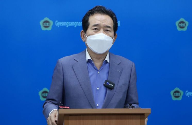 정세균 전 국무총리가 지난 24일 경남도의회를 방문해 기자간담회를 하고 있다./사진=연합뉴스