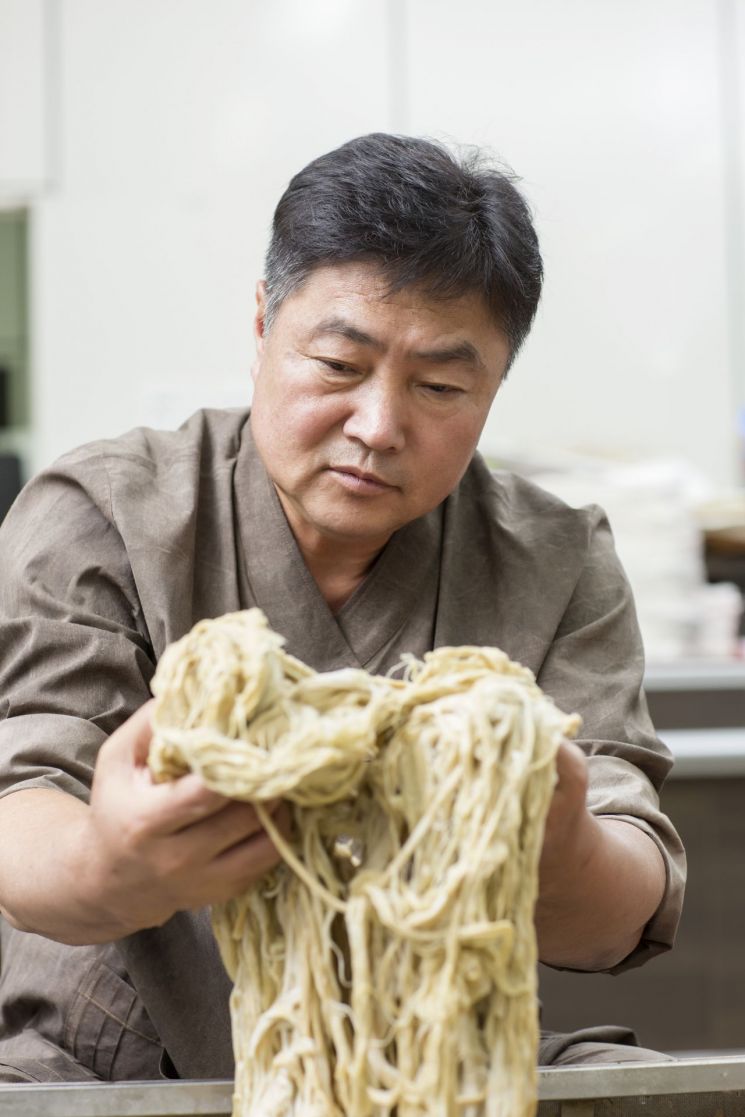 안치용 충북무형문화재 한지장 보유자