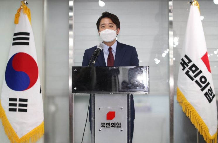 이준석 국민의힘 전 최고위원이 지난 20일 오후 서울 여의도 국민의힘 중앙당사에서 당 대표 출마 선언을 하고 있다. / 사진=연합뉴스