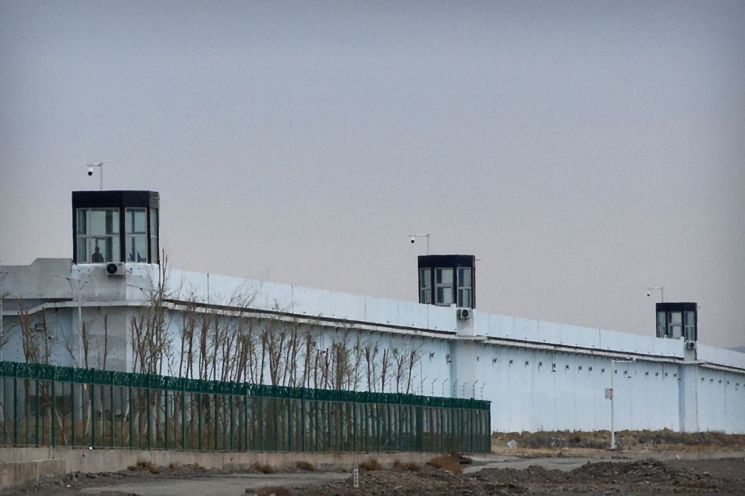 중국 신장 위구르족 수용소 모습 [이미지출처=AP연합뉴스]