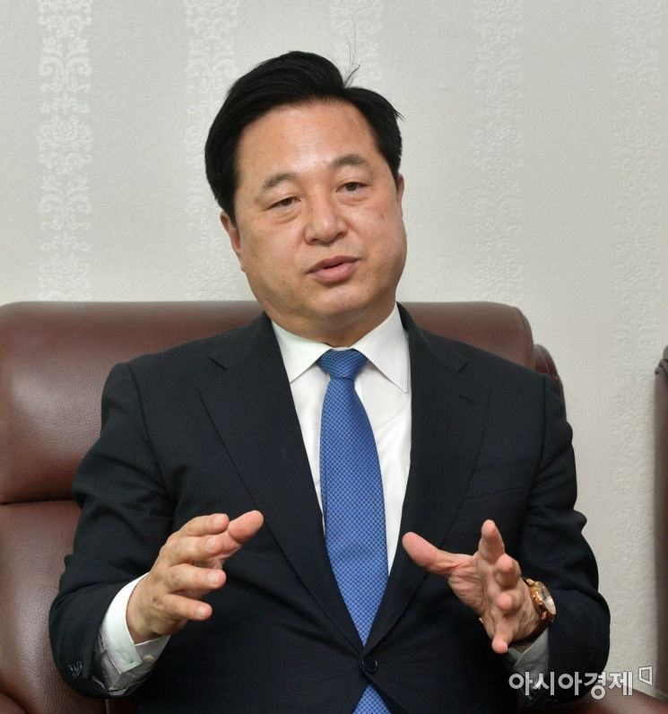 김두관 "'노무현 적통' 따지는 이재명·이낙연, 지금이 왕조시대냐…탄핵 논란, 그만해야"