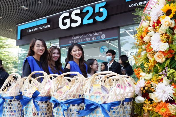 GS리테일이 운영하는 편의점 GS25가 지난 3월11일 베트남 빈증 지역에 '베트남GS25 베카맥스타워점'을 개점했다. [이미지출처=연합뉴스]