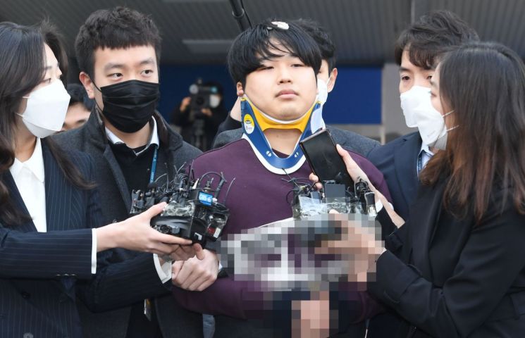 조주빈이 지난 2020년 3월 25일 서울 종로경찰서에서 검찰로 송치되고 있는 모습. 사진=연합뉴스
