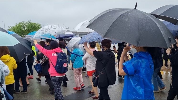 정민 씨 사망 추모 및 진상규명 촉구 시위에 참가한 시민들이 행진하고 있다. / 사진=연합뉴스