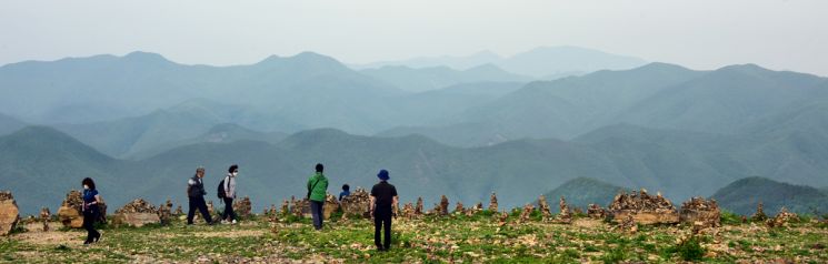 [조용준의 여행만리]첩첩산중 발 아래 두고 삼국유사 써 내려간 그곳