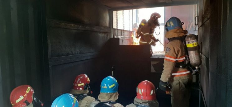 경기소방, 구조팀장 대상 '실물화재 집중훈련'