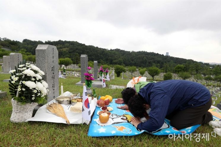[포토]현충원 이틀 앞두고 미리 참배 