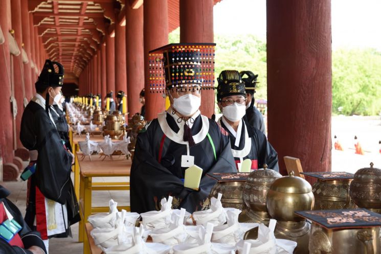 종묘 정전 개·보수…신주, 창덕궁으로 옮겨져