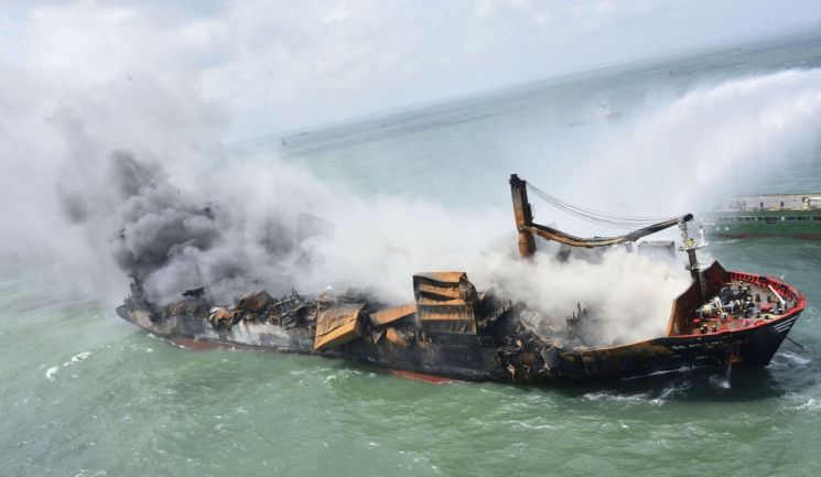 스리랑카 인근 선박 침몰에 "최악의 환경 재난" 우려