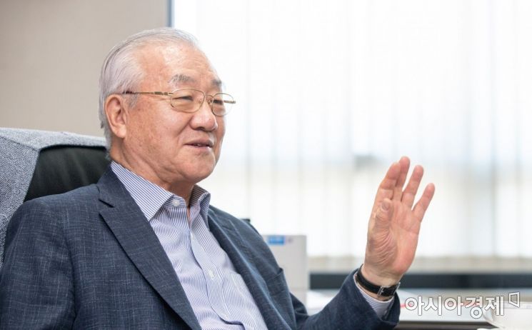 '30년 정통 경제관료' 김인호 前 경제수석, 이젠 '유튜버' 맹활약