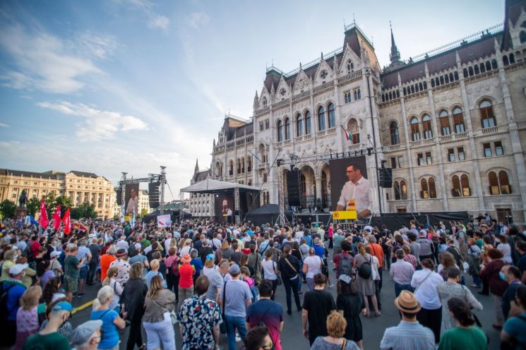 "중국 대학 짓는 데 혈세를 쓰다니" 헝가리서 대규모 반중 시위