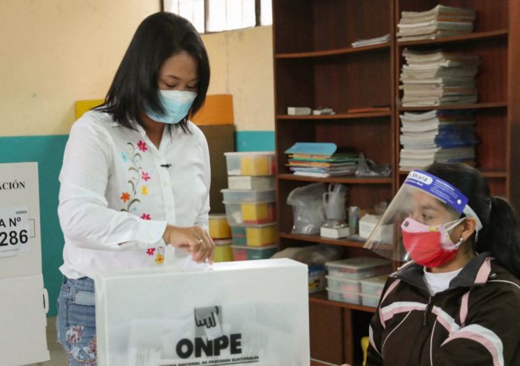 페루 대선 결선투표 하는 우파 성향 민중권력당 게이코 후지모리 후보 [이미지출처=연합뉴스]