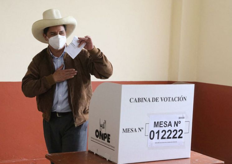 페루 대선 결선투표 하는 좌파 성향 자유페루당 페드로 카스티요 후보 [이미지출처=연합뉴스]