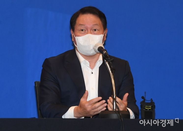최태원 대한상공회의소 회장이 7일 오후 서울 중구 대한상의에서 열린 국가발전 프로젝트 공모전 기자간담회에서 인사말을 하고 있다. /문호남 기자 munonam@