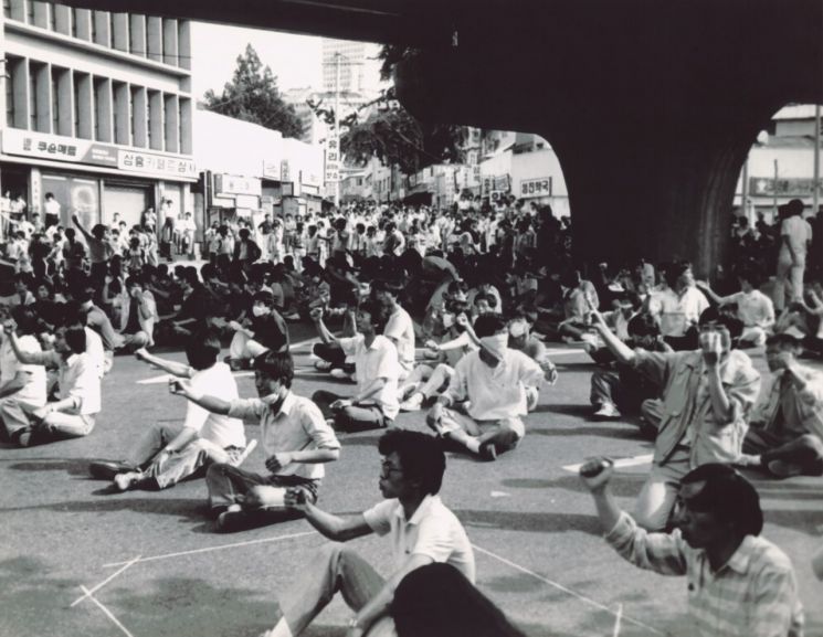 6월항쟁 중 명동성당 시위사진(1987)