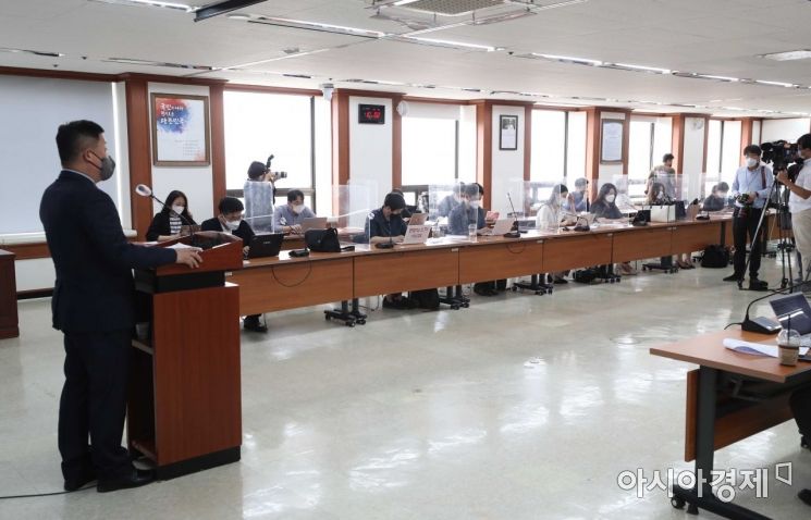 강일구 반부패공공범죄수사대장이 이용구 전 법무부 차관의 택시기사 폭행 사건과 관련해 진상조사 결과를 발표하고 있다. /문호남 기자 munonam@