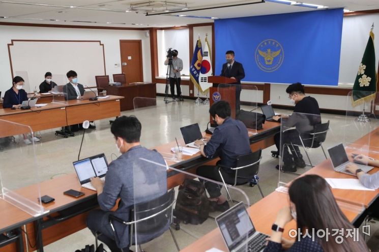 강일구 반부패공공범죄수사대장이 이용구 전 법무부 차관의 택시기사 폭행 사건과 관련해 진상조사 결과를 발표하고 있다. /문호남 기자 munonam@