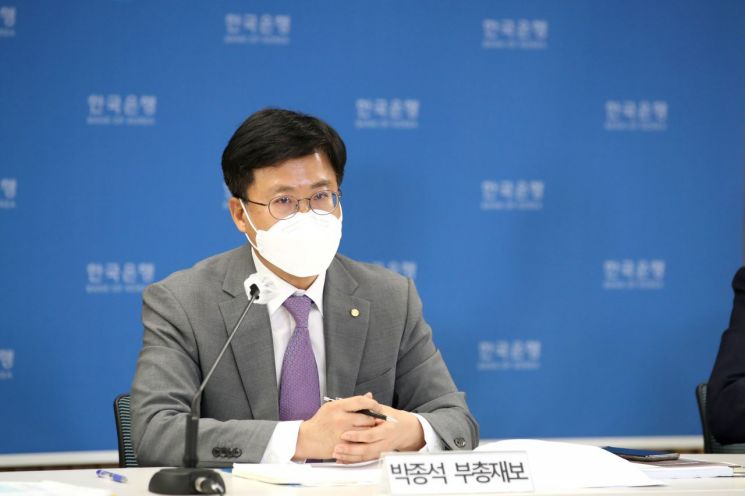 박종석 한국은행 부총재보가 10일 오전 서울 중구 한국은행에서 열린 통화신용정책보고서(2021년 6월) 설명회에서 발언하고 있다.