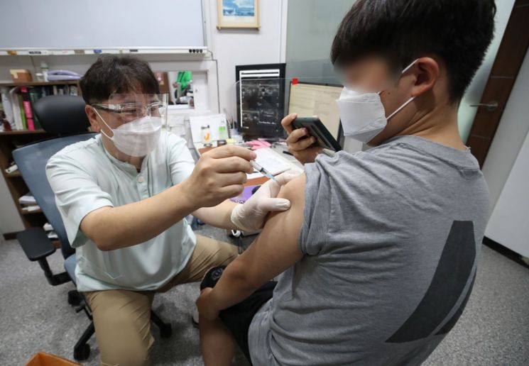 폐기 위기 얀센 백신 '기사회생'‥FDA, 유통기한 1.5개월 연장 승인