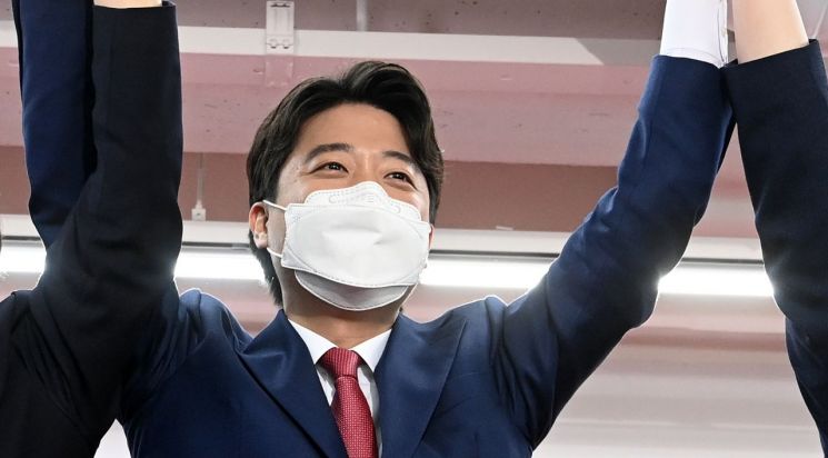 與 대선주자들, '30대 대표' 이준석에 일제히 축하…"기분 좋은 긴장", "변화 기대"