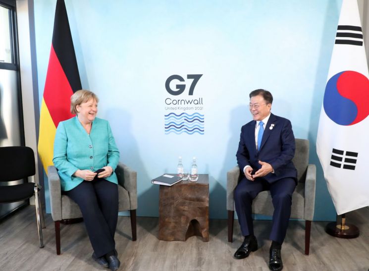 文대통령, 메르켈 독일 총리와 정상회담