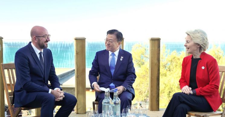 文대통령 "한국과 EU는 호혜적 협력 이룰 최적의 파트너"