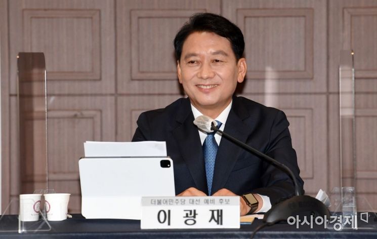 대선출마를 선언한 이광재 더불어민주당 의원이 15일 서울 중구 프레스센터에서 열린 한국기자협회 초청 토론회에 참석하고 있다./국회사진기자단