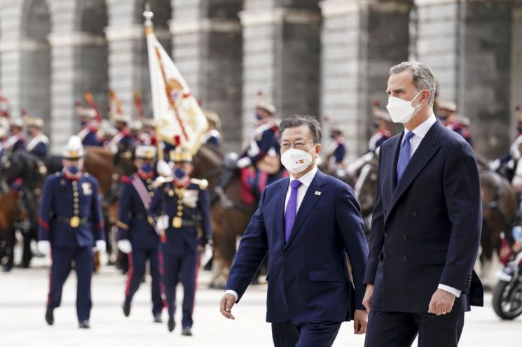 스페인 국왕, 마드리드 왕궁에서 文대통령 환영