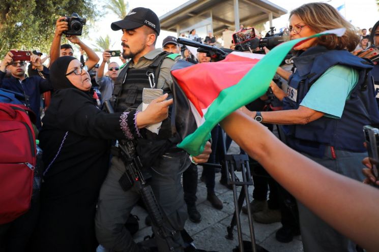 팔레스타인 주민과 이스라엘 경찰의 충돌 [이미지출처=로이터연합뉴스]