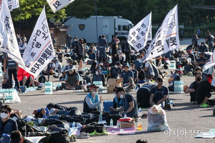 경찰, '대규모 집회' 택배노조 본격 수사 착수…집행부 출석요구서 발송