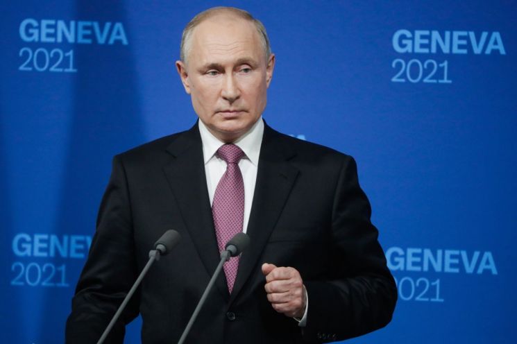푸틴 "미러 회담 건설적…바이든, 균형 잡힌 사람"