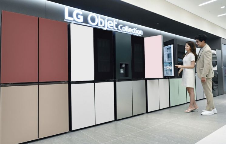 LG전자는 오브제컬렉션 상냉장 하냉동 냉장고의 라인업을 확대했다./사진제공=LG전자