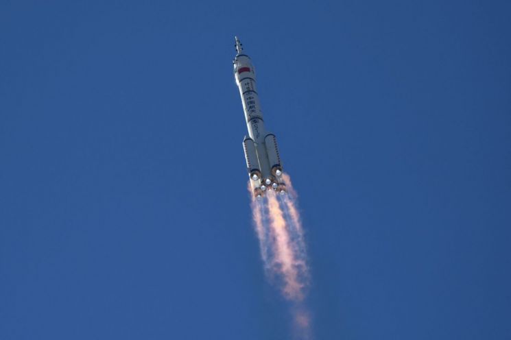 중국 유인 우주선 발사 성공