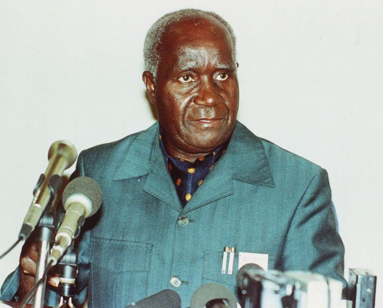 '아프리카 간디' 케네스 카운다 잠비아 초대 대통령 별세…향년 97세