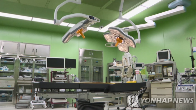 서울의 한 병원에서 환자를 성추행한 의사에 대한 공분이 커지면서 수술실 내 폐쇄회로(CC)TV 설치 관련 논쟁이 가열되고 있다. /사진=연합뉴스